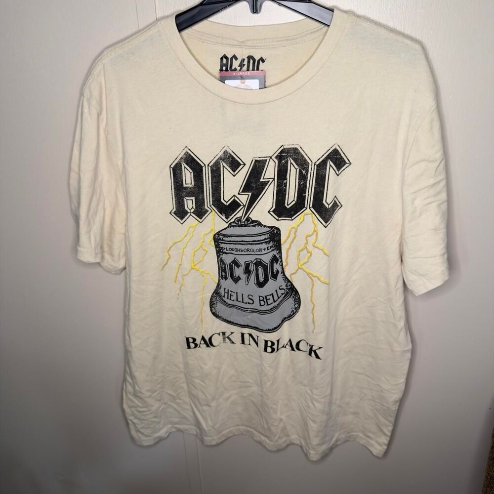 Unbranded Men's Cream and Tan T-shirt